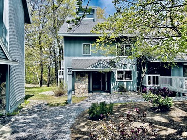 Spectacular Cottage with Swimming Pool and Foosball in Stratton, Vermont - glamping.directory