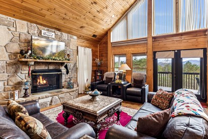 Splendid Spacious Cabin with Jacuzzi and Beautiful Private Deck in Sevierville, Tennessee - Sevierville, Tennessee - glamping.directory
