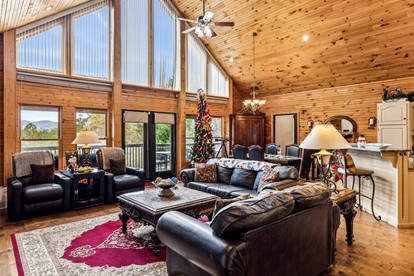 Splendid Spacious Cabin with Jacuzzi and Beautiful Private Deck in Sevierville, Tennessee - Sevierville, Tennessee - glamping.directory