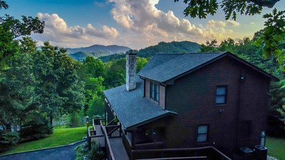 Splendid Spacious Cabin with Jacuzzi and Beautiful Private Deck in Sevierville, Tennessee - glamping.directory