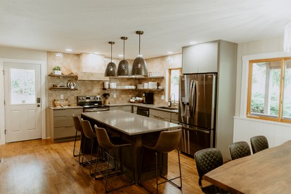 16 Guests | Ponds | Hot Tub | Game Room | Trails in Sarahsville - Sarahsville, Ohio - glamping.directory
