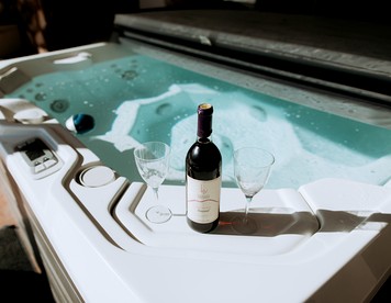 16 Guests | Ponds | Hot Tub | Game Room | Trails in Sarahsville - Sarahsville, Ohio - glamping.directory