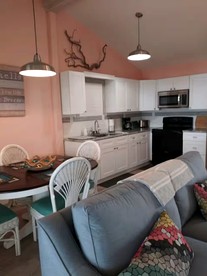 Beautiful Waterfront Cottage for a Peaceful Romantic Escape in Micco, Florida - Micco, Florida - glamping.directory