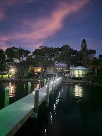 Beautiful Waterfront Cottage for a Peaceful Romantic Escape in Micco, Florida - Micco, Florida - glamping.directory