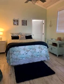 Beautiful Waterfront Cottage for a Peaceful Romantic Escape in Micco, Florida - Micco, Florida - glamping.directory