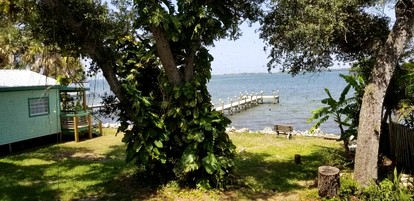 Beautiful Waterfront Cottage for a Peaceful Romantic Escape in Micco, Florida - Micco, Florida - glamping.directory