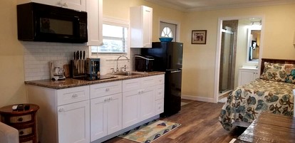 Beautiful Waterfront Cottage for a Peaceful Romantic Escape in Micco, Florida - Micco, Florida - glamping.directory
