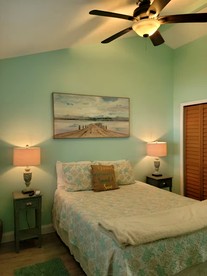 Beautiful Waterfront Cottage for a Peaceful Romantic Escape in Micco, Florida - Micco, Florida - glamping.directory