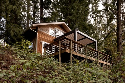 Tranquil Waterfront Cabin on Cain Lake for a Cozy Glamping Getaway in Sedro-Woolley, WA - glamping.directory