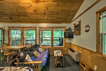 Rustic Log Cabin with a Hot Tub near the Nantahala River in Bryson City, North Carolina - Bryson City, North Carolina - glamping.directory