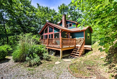 Rustic Log Cabin with a Hot Tub near the Nantahala River in Bryson City, North Carolina - Bryson City, North Carolina - glamping.directory
