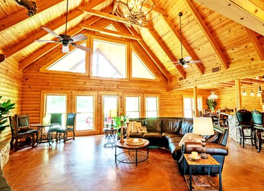 Fantastic Cabin Rental with Outdoor Living Space Ideal for a Lake Conroe Getaway - Willis, Texas - glamping.directory