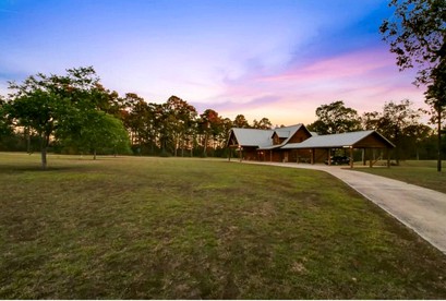 Fantastic Cabin Rental with Outdoor Living Space Ideal for a Lake Conroe Getaway - Willis, Texas - glamping.directory