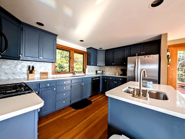 Charming Waterfront Sea Cottage with Private Beach near Bar Harbor, Hancock Maine - Hancock, Maine - glamping.directory