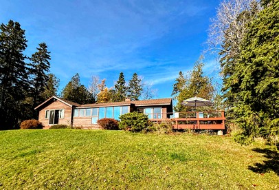 Charming Waterfront Sea Cottage with Private Beach near Bar Harbor, Hancock Maine - glamping.directory