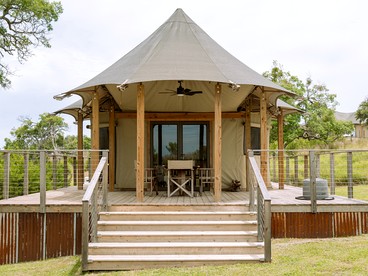 Beautiful Glamping Lodge with Mini-Bar and Fire Pit for an Unforgettable Escape in Stonewall, Texas - Stonewall, Texas - glamping.directory