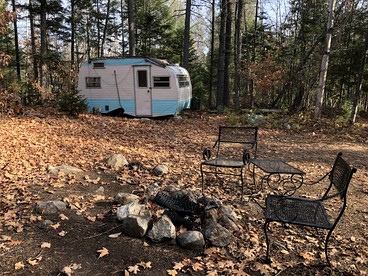 Vintage Camper Rental for Secluded Getaway in Chatham Hills, New Hampshire - Chatham, New Hampshire - glamping.directory