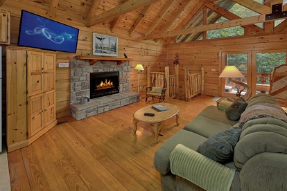 Romantic Escape in Pittman Center, Tennessee in Fully-Equipped Cabin with Hot Tub and Games Room - Pittman Center, Tennessee - glamping.directory