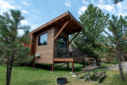 Modern South Dakota Cabin for a Vacation in the Black Hills - glamping.directory