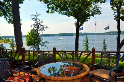 Amazing Villa Rental on Grand Lake O' the Cherokees near Tulsa, Oklahoma - Eucha, Oklahoma - glamping.directory