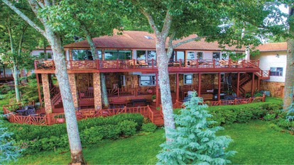 Amazing Villa Rental on Grand Lake O' the Cherokees near Tulsa, Oklahoma - Eucha, Oklahoma - glamping.directory