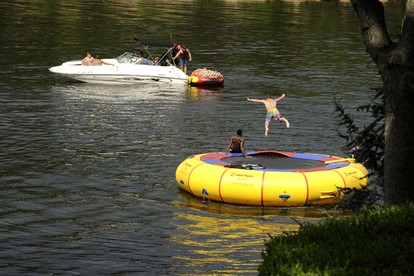 Amazing Villa Rental on Grand Lake O' the Cherokees near Tulsa, Oklahoma - Eucha, Oklahoma - glamping.directory