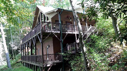 Deluxe Cabin Surrounded by Nantahala National Forest, North Carolina - glamping.directory