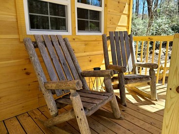 Cute Cabin Surrounded by Trees for a Relaxing Getaway in Nature, the Perfect Base for Exploring the Great Smoky Mountains in Tennessee - Cosby, Tennessee - glamping.directory
