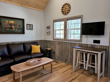 Cute Cabin Surrounded by Trees for a Relaxing Getaway in Nature, the Perfect Base for Exploring the Great Smoky Mountains in Tennessee - Cosby, Tennessee - glamping.directory