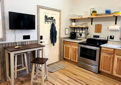 Cute Cabin Surrounded by Trees for a Relaxing Getaway in Nature, the Perfect Base for Exploring the Great Smoky Mountains in Tennessee - Cosby, Tennessee - glamping.directory