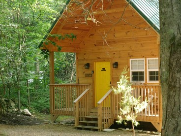 Cute Cabin Surrounded by Trees for a Relaxing Getaway in Nature, the Perfect Base for Exploring the Great Smoky Mountains in Tennessee - Cosby, Tennessee - glamping.directory
