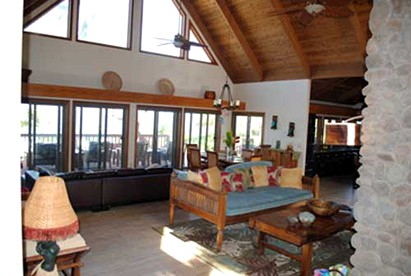 Relaxing Beachfront Villa for Large Groups on Moloka'i, Hawaii - Mauna Loa, Hawaii - glamping.directory