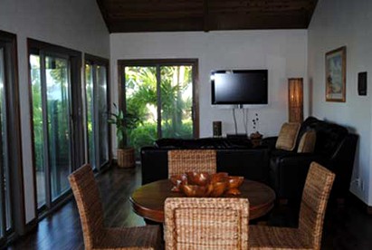 Relaxing Beachfront Villa for Large Groups on Moloka'i, Hawaii - Mauna Loa, Hawaii - glamping.directory