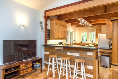 Quirky Pet-Friendly Cabin Rental Perfect for Glamping in Northern California - Guerneville, California - glamping.directory