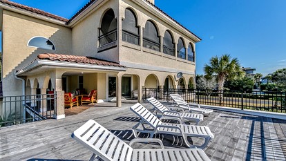 Incredible Luxury Villa in Private Oceanfront Gated Community near Pawleys Island, South Carolina - Georgetown, South Carolina - glamping.directory
