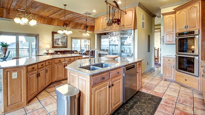 Incredible Luxury Villa in Private Oceanfront Gated Community near Pawleys Island, South Carolina - Georgetown, South Carolina - glamping.directory