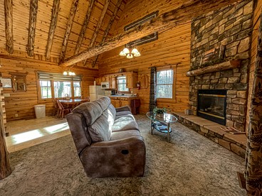 Beautiful Cabin Suitable for Families with Back Porch in Ohio - Millersburg, Ohio - glamping.directory