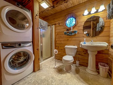 Beautiful Cabin Suitable for Families with Back Porch in Ohio - Millersburg, Ohio - glamping.directory