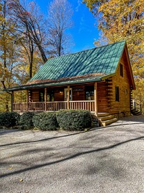 Beautiful Cabin Suitable for Families with Back Porch in Ohio - glamping.directory