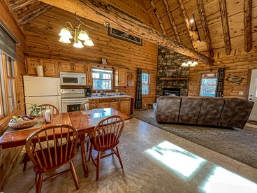 Beautiful Cabin Suitable for Families with Back Porch in Ohio - Millersburg, Ohio - glamping.directory