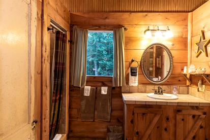Lovely Log Cabin Rental for Countryside Vacation near Downtown Brenham, Texas - Brenham, Texas - glamping.directory