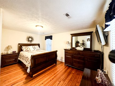 Shenandoah Getaways in this Stunning Riverside Rental for Romantic Escapes to Virginia - Shenandoah , Virginia - glamping.directory