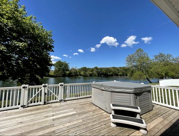 Shenandoah Getaways in this Stunning Riverside Rental for Romantic Escapes to Virginia - Shenandoah , Virginia - glamping.directory