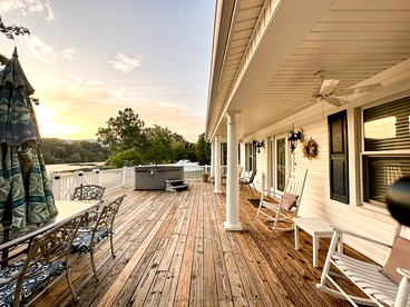 Shenandoah Getaways in this Stunning Riverside Rental for Romantic Escapes to Virginia - Shenandoah , Virginia - glamping.directory