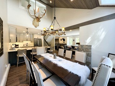 Impressive Secluded Cabin with Gorgeous Sights and Swimming Pool in Bartlett, New Hampshire - Bartlett, New Hampshire - glamping.directory