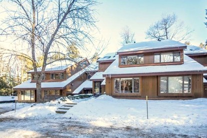 Impressive Secluded Cabin with Gorgeous Sights and Swimming Pool in Bartlett, New Hampshire - glamping.directory