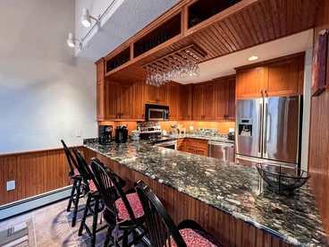 Impressive Secluded Cabin with Gorgeous Sights and Swimming Pool in Bartlett, New Hampshire - Bartlett, New Hampshire - glamping.directory