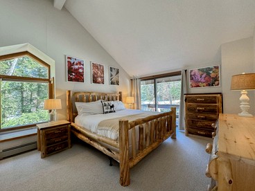 Impressive Secluded Cabin with Gorgeous Sights and Swimming Pool in Bartlett, New Hampshire - Bartlett, New Hampshire - glamping.directory