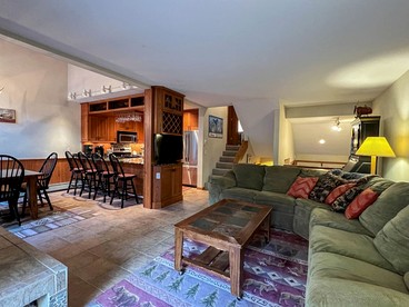 Impressive Secluded Cabin with Gorgeous Sights and Swimming Pool in Bartlett, New Hampshire - Bartlett, New Hampshire - glamping.directory