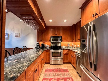 Impressive Secluded Cabin with Gorgeous Sights and Swimming Pool in Bartlett, New Hampshire - Bartlett, New Hampshire - glamping.directory